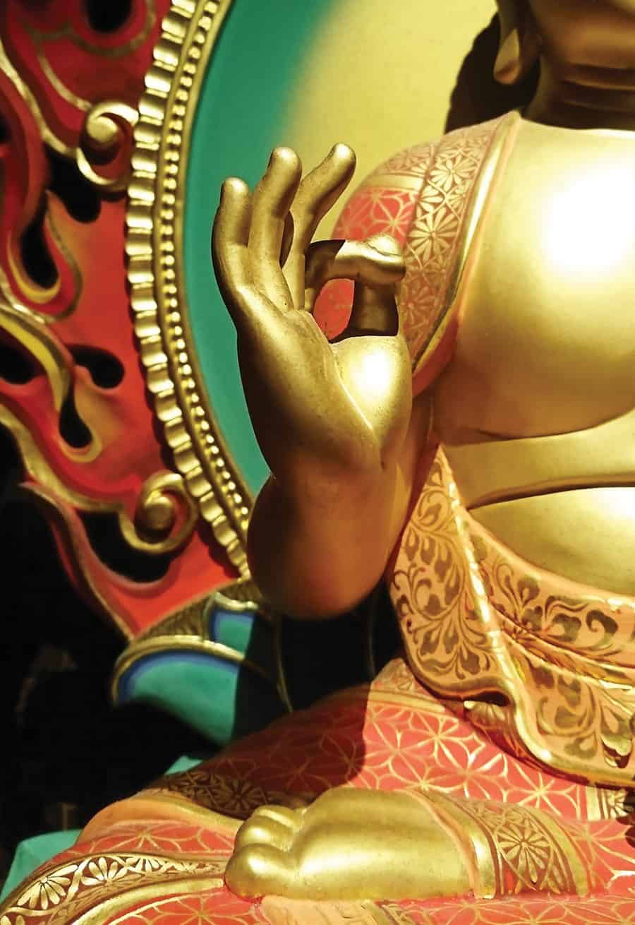 Budda przedstawiany w postaci figurek i posągów zawsze prezentuje mudry. Budda i lecznicze mudry