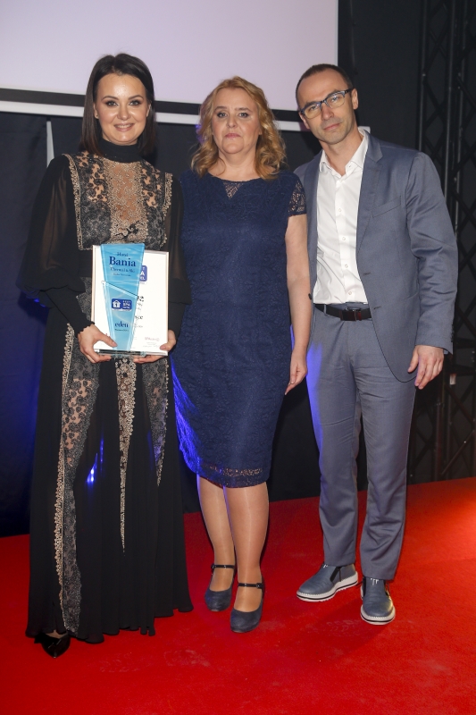 Tytuł Best SPA Hotel 2020 dla Hotelu Bania odbierali Katarzyna Dziubasik i Paweł Dziubasik. Gala Perfect SPA Awards 2020 - Nagroda Best SPA Hotel in Poland 2020